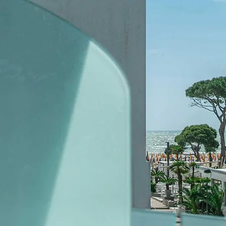 Hotel Centrale Lignano Sabbiadoro Exterior foto